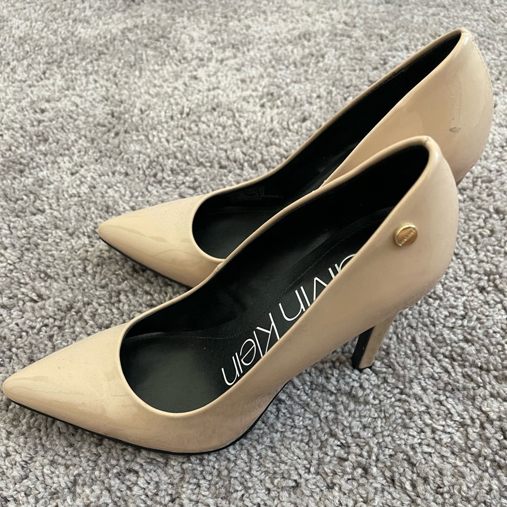 Calvin Klein heels / US 6 / nude